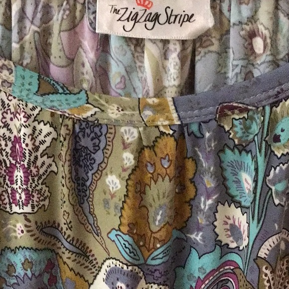 Artsy tunic top with bell sleeves - Picture 5 of 6